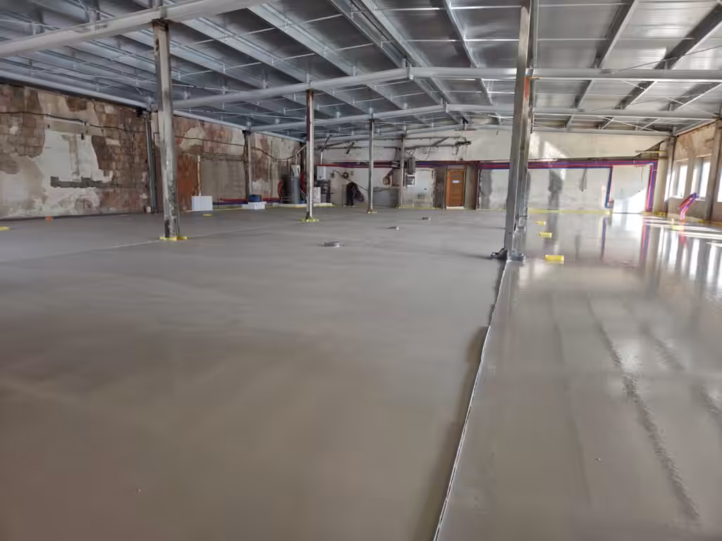 Wylewka anhydrytowa w hali – Żarów — zdjęcie 1